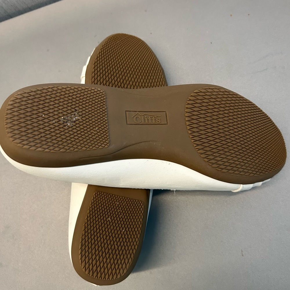 Women's White Flats | 8 1/2 wide - Picture 3 of 4